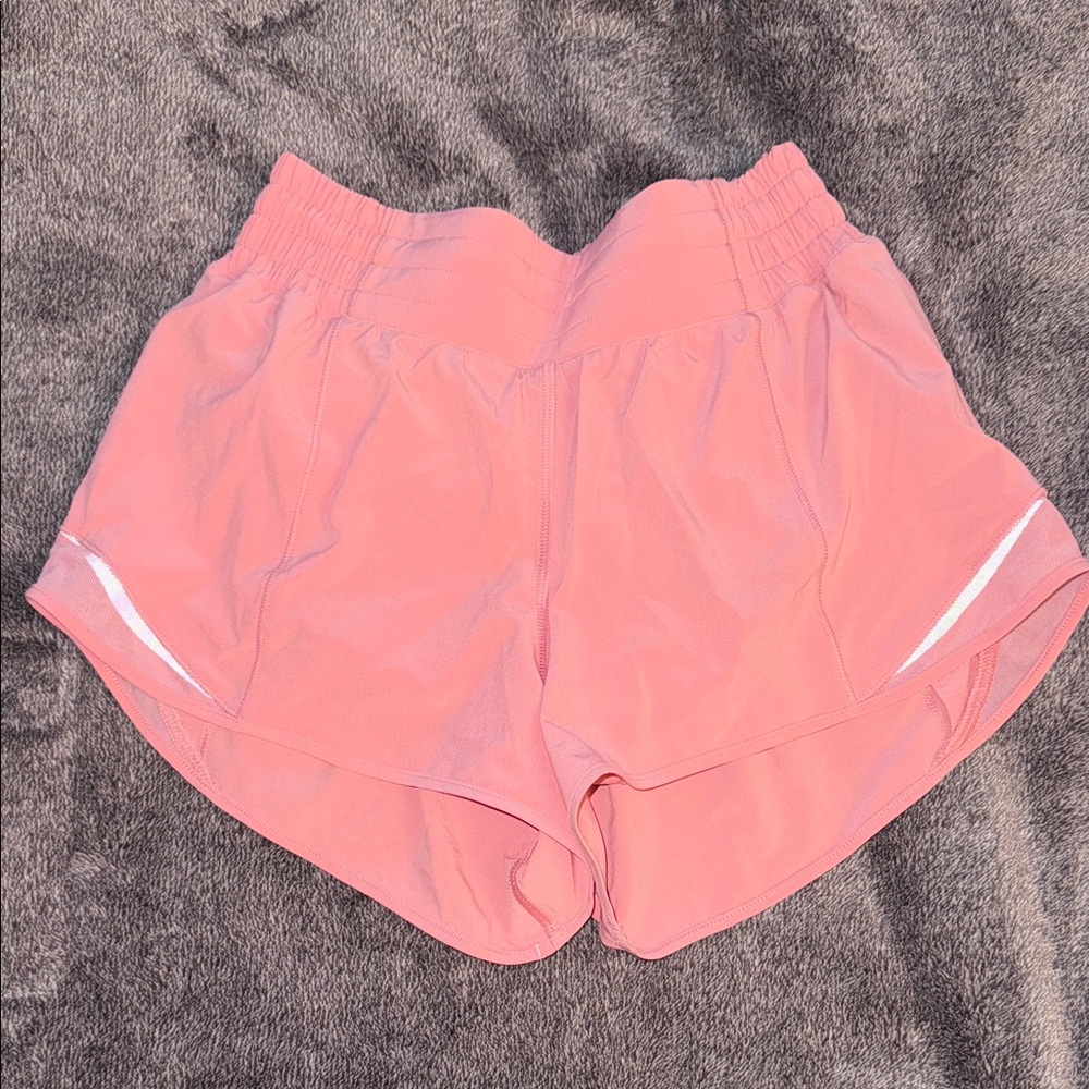 Lululemon hotty hot 2.5” high rise short pink size 4